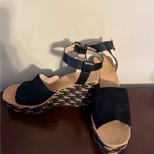 Vince Camuto Black and Tan Wedge Sandals with Ankle Strap
